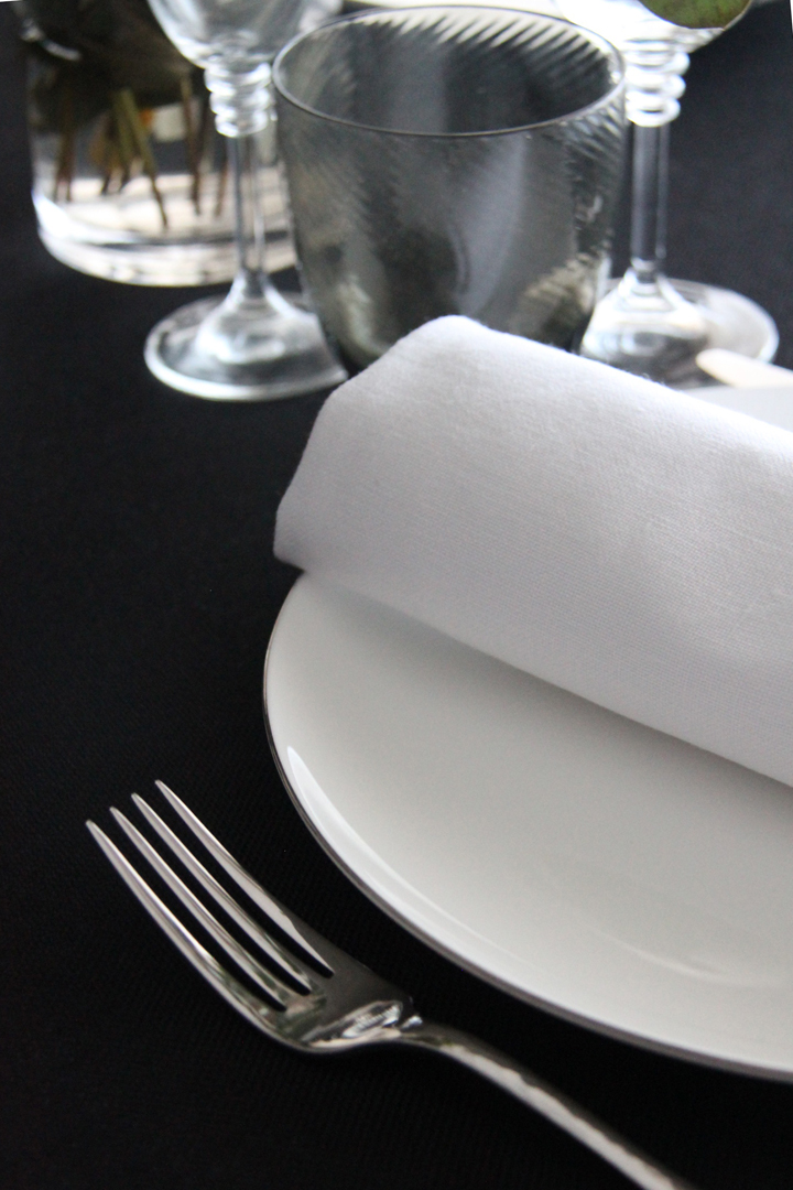 alquiler manteles negro, el mantel perfecto  para exterior e interior: jardín, terraza,  aire libre, lugares singulares, espacio, a la luz de las velas