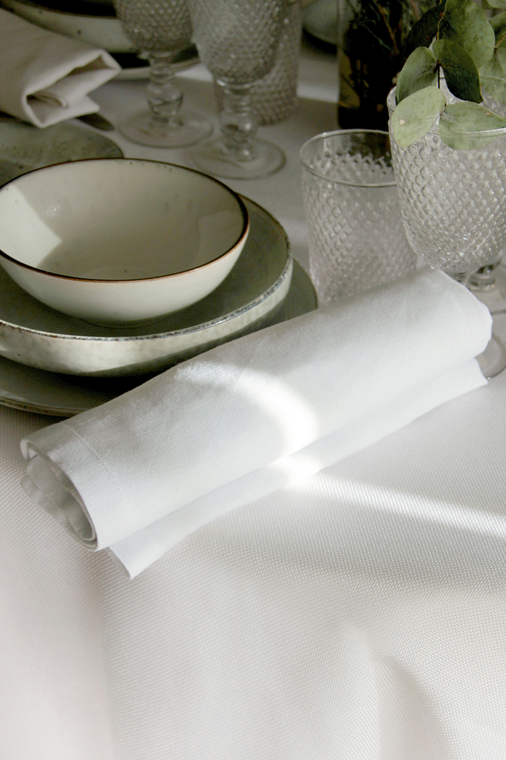 Múltiples combinaciones de servilletas 100% lino: servilleta piedra, servilleta rosa fucsia, servilleta verde pistacho, servilleta blanca, servilleta azul, servilleta turquesa y servilleta gris