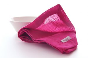 servilleta rosa fucsia de lino ideal para combinar con mantelerias lisas o estampadas