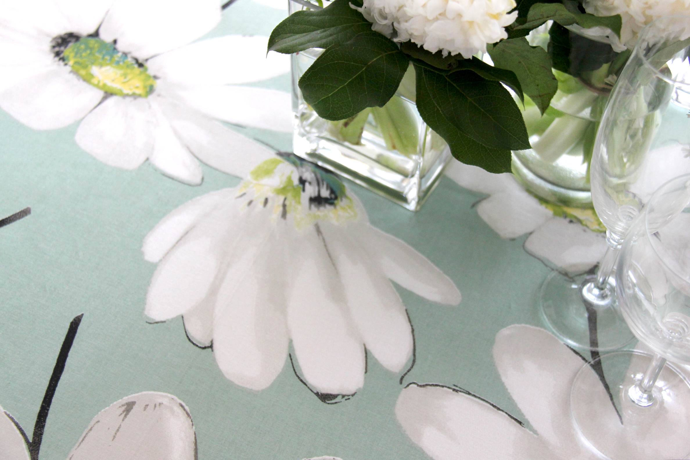 Greta celadón estampado floral, de margaritas, colorido, clásico, romántico, especial