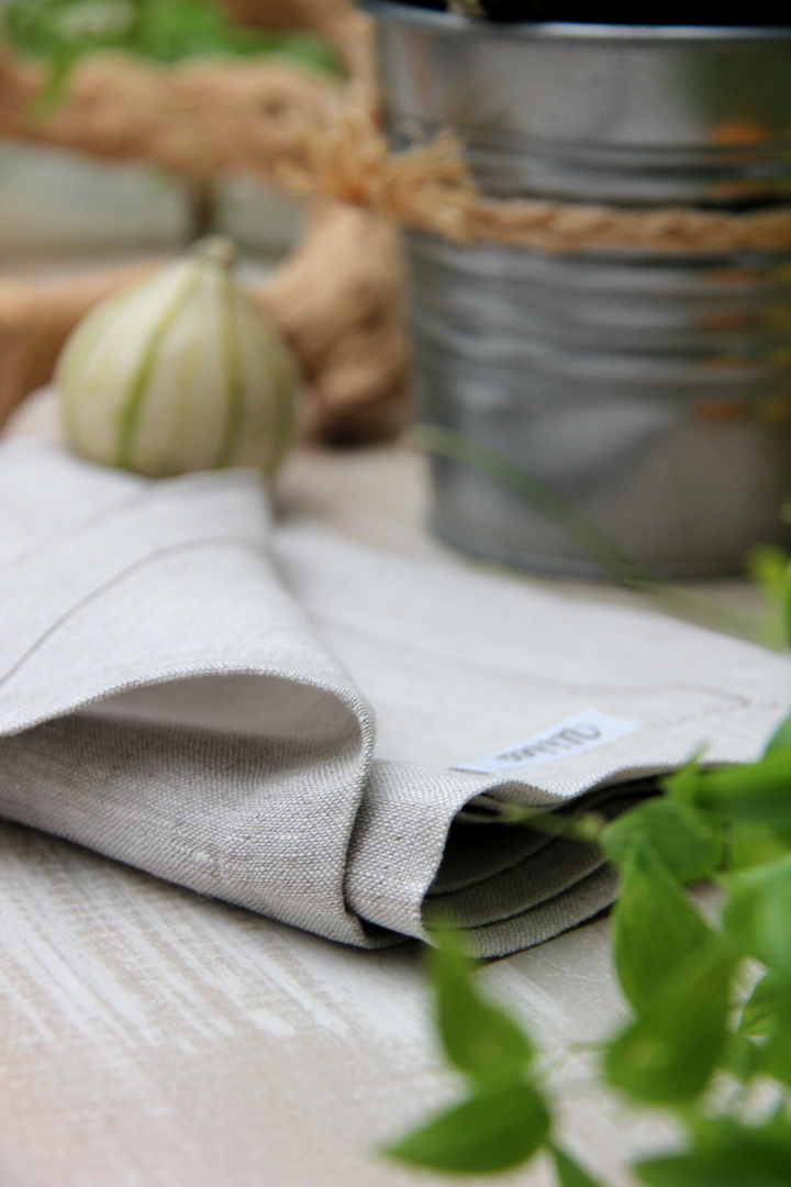 servilleta lino piedra con mutitud de combinaciones con servilletas 100% lino: servilleta fucsia, servilleta pistacho, servilleta gris, servilleta turquesa, servilleta azul, servilleta vainilla y servilleta blanca
